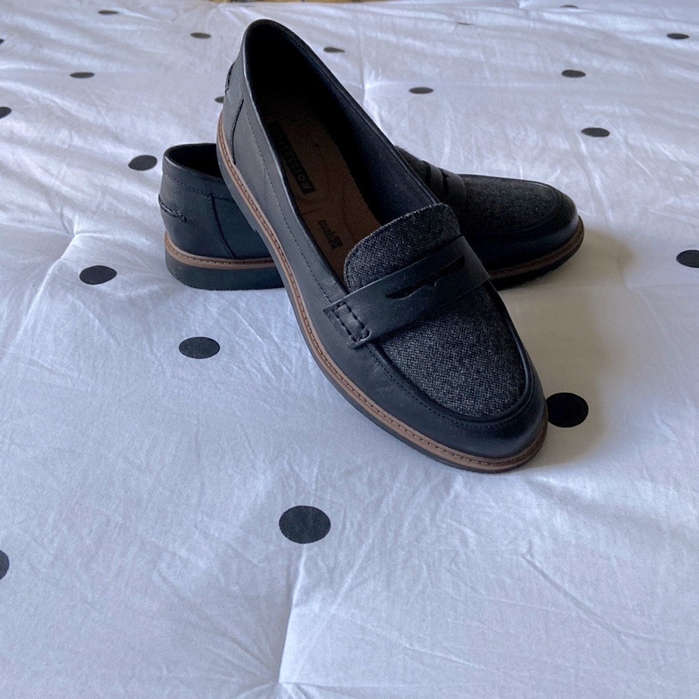 Clarks 8 EUC loafers in grey, black and brown